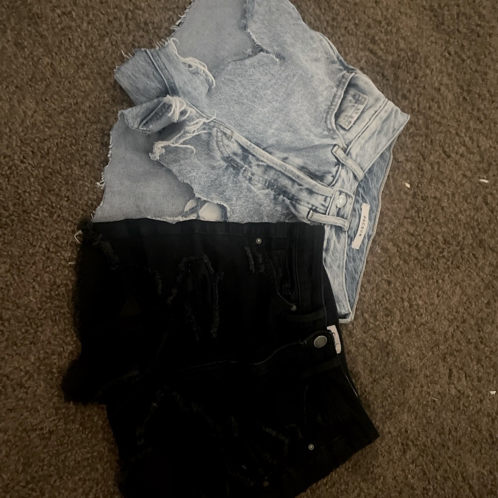 Selling because too small,ones pacsun,ones Ross,black stretchy,blue not stretchy